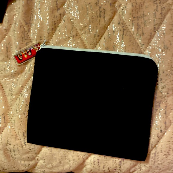 Medium size makeup bag/ with blackpink written on it (k-pop) group - Picture 3 of 4